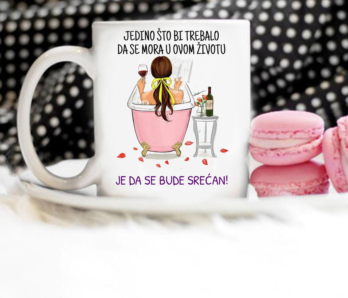 Jedino što bi trebalo da se mora u ovom životu je da se bude srećan - šolja