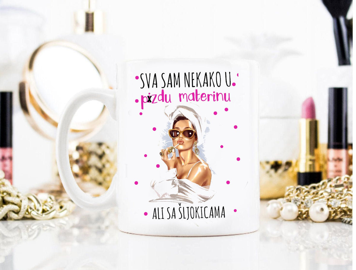 Sva sam nekako u pizdu materinu, ali sa šljokicama - šolja