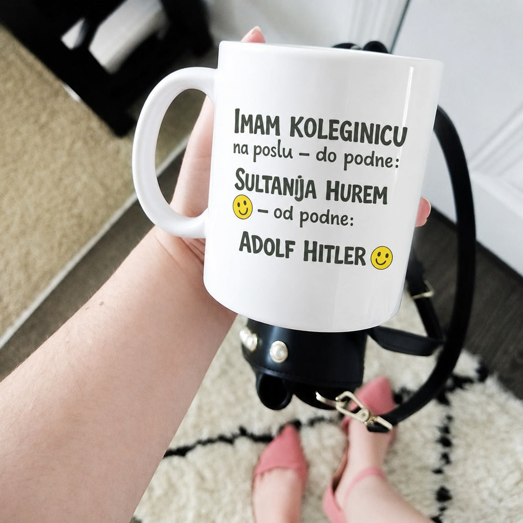 Imam koleginicu: do podne Sultanija Hurem, od podne Adolf Hitler - šolja