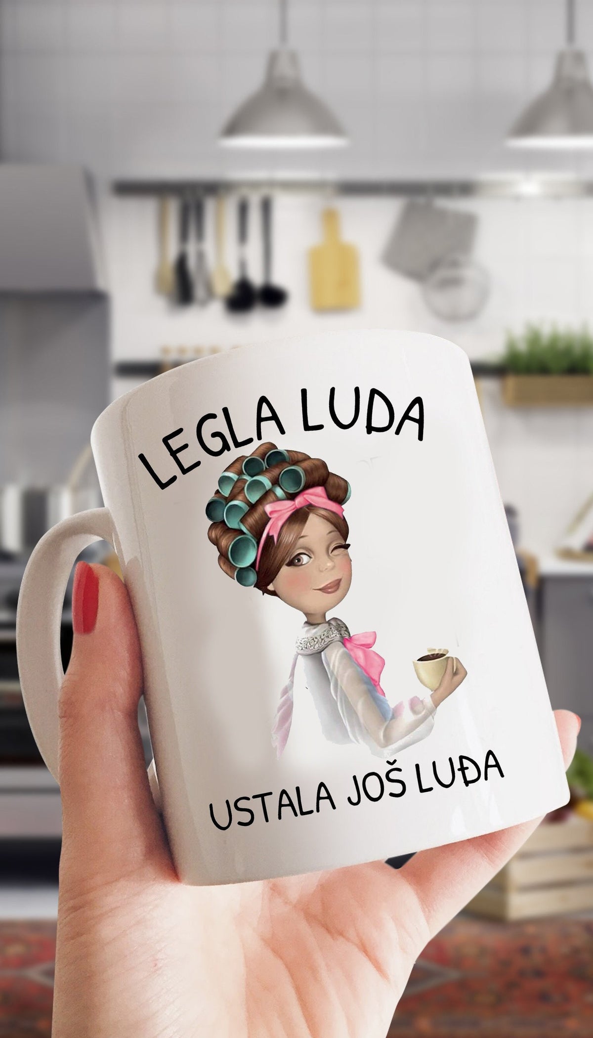 Legla luda, ustala još luđa - šolja