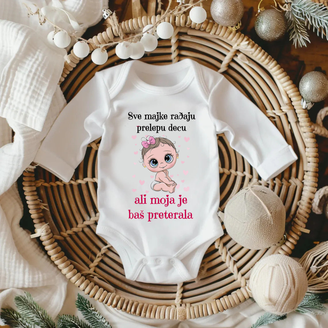 Sve majke rađaju prelepu decu, ali moja je baš preterala