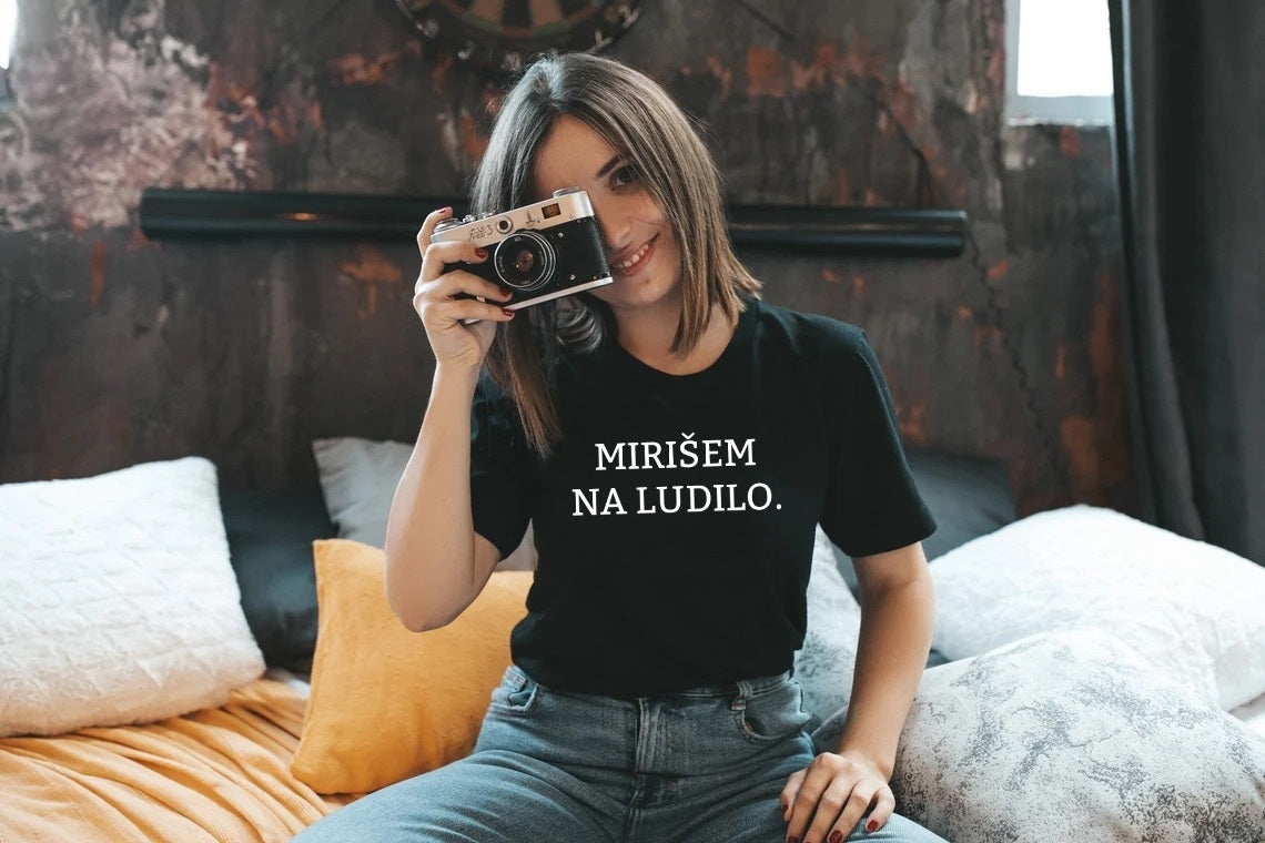 Mirišem na ludilo - ženska majica
