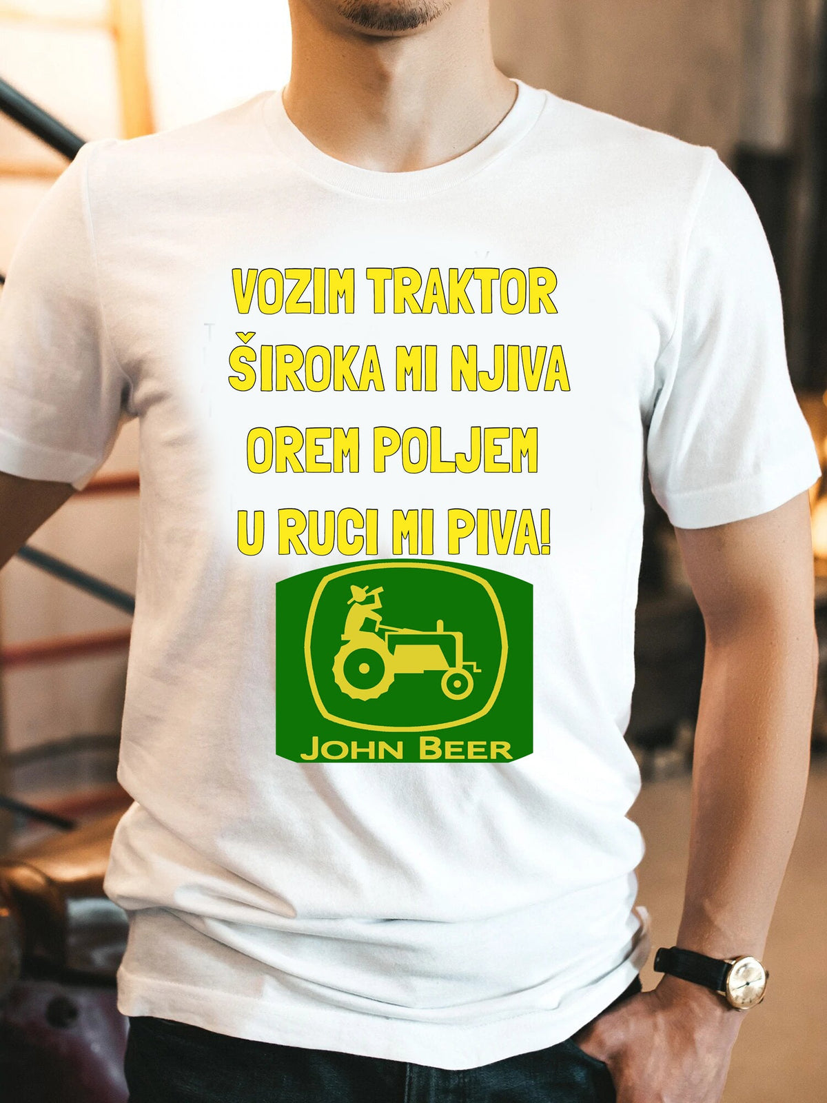 Vozim traktor, njiva u ruci, piva John Beer - muška majica